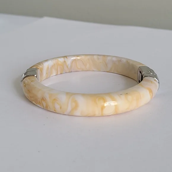 Vintage Boho Cream Chunky Resin Acrylic Hinged Silver Tone Bangle Bracelet - Picture 8 of 13